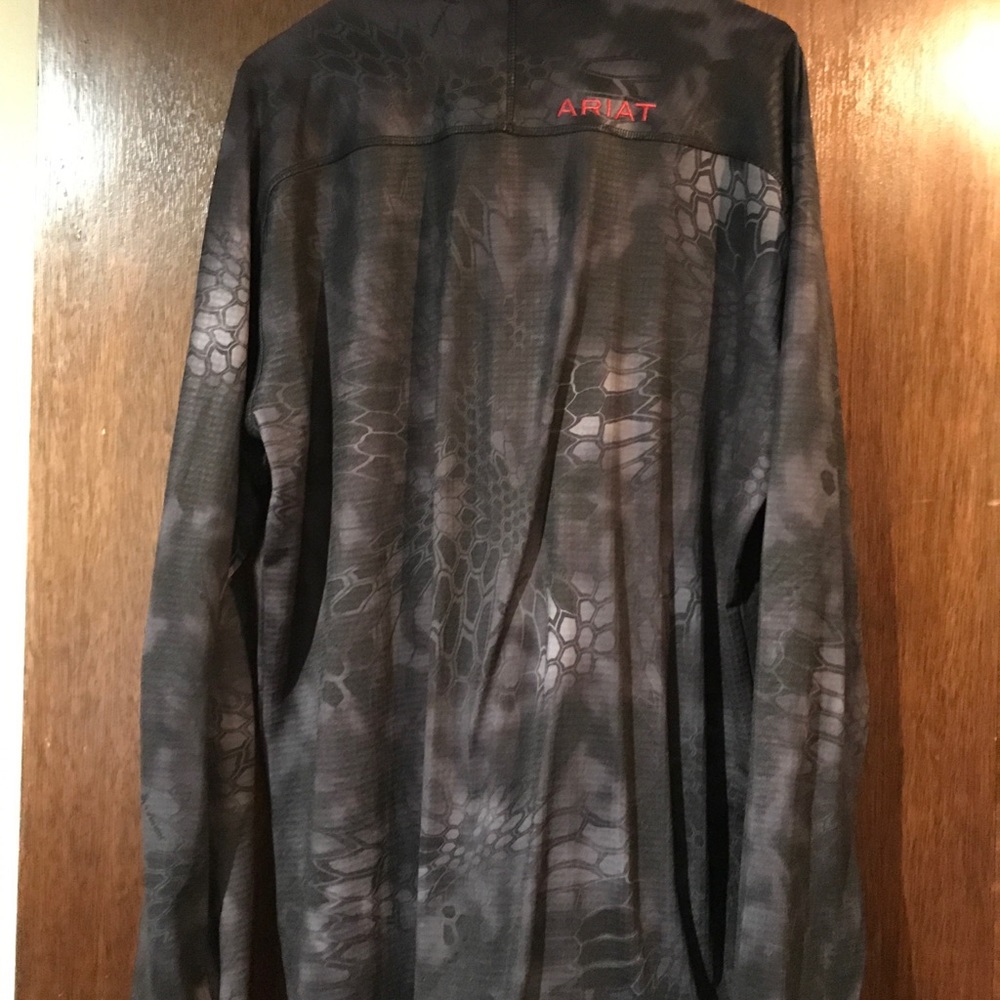 Men’s Ariat pullover size Lg